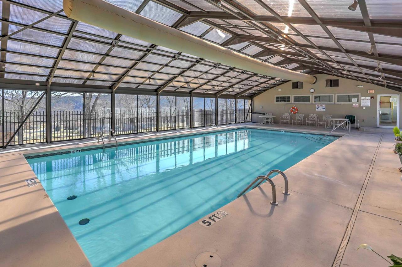 Lavish Branson Escape With Resort And Lake Access エクステリア 写真
